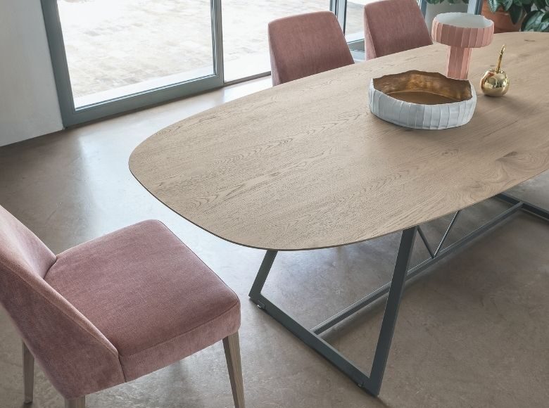 Radar Ovale Table