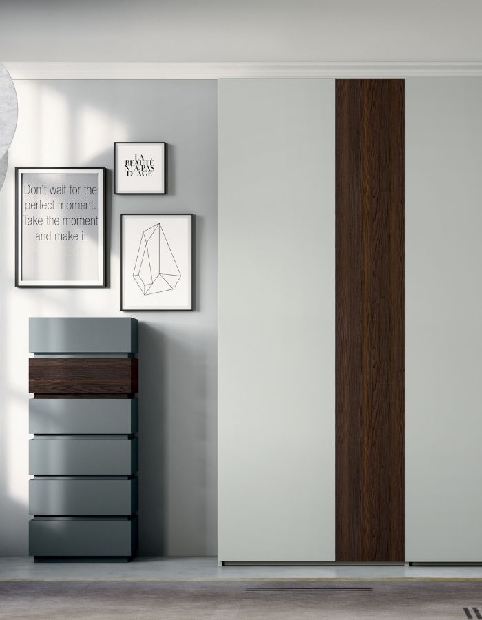 Vertical Wardrobe Details 1